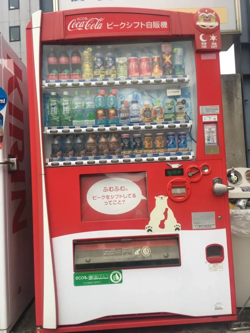 コークオンの自販機（赤）