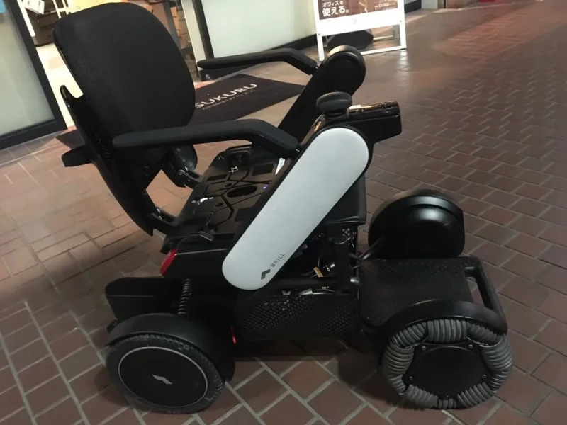 WHILL Model C2 の電動車椅子