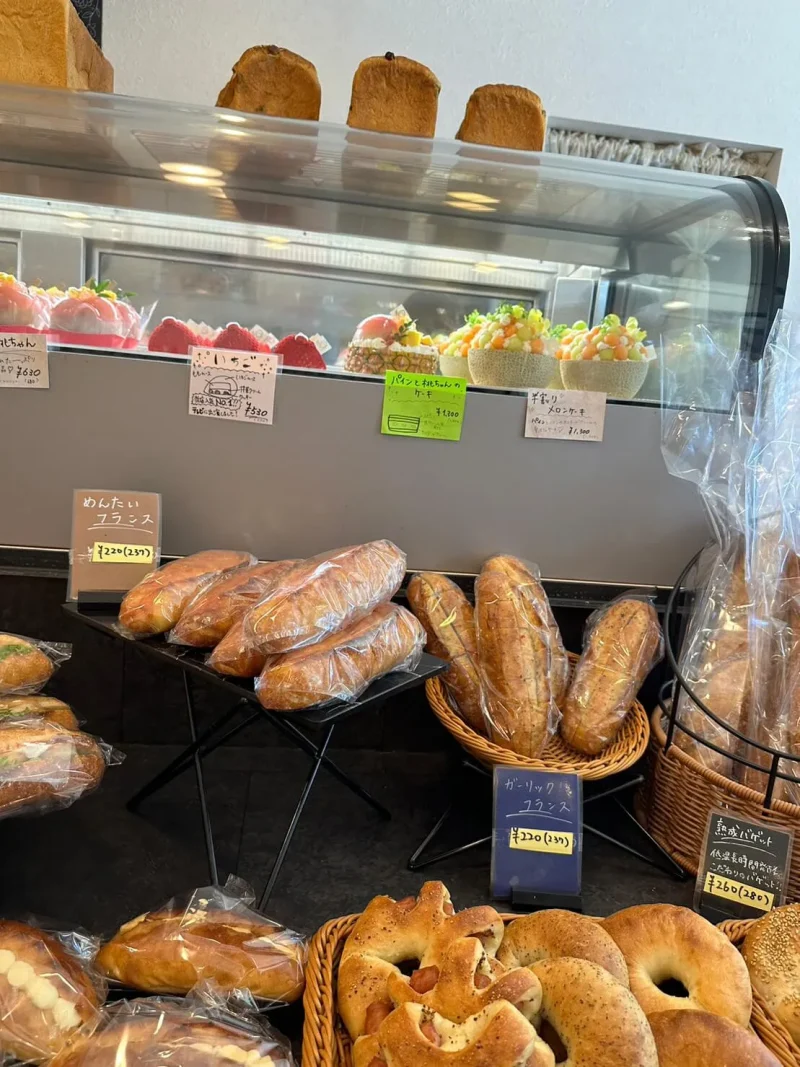 Defi Boulangerie＆Patisserieのケーキとパン